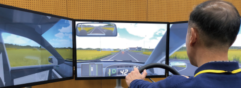 交通安全危険予測シミュレータ自動車編